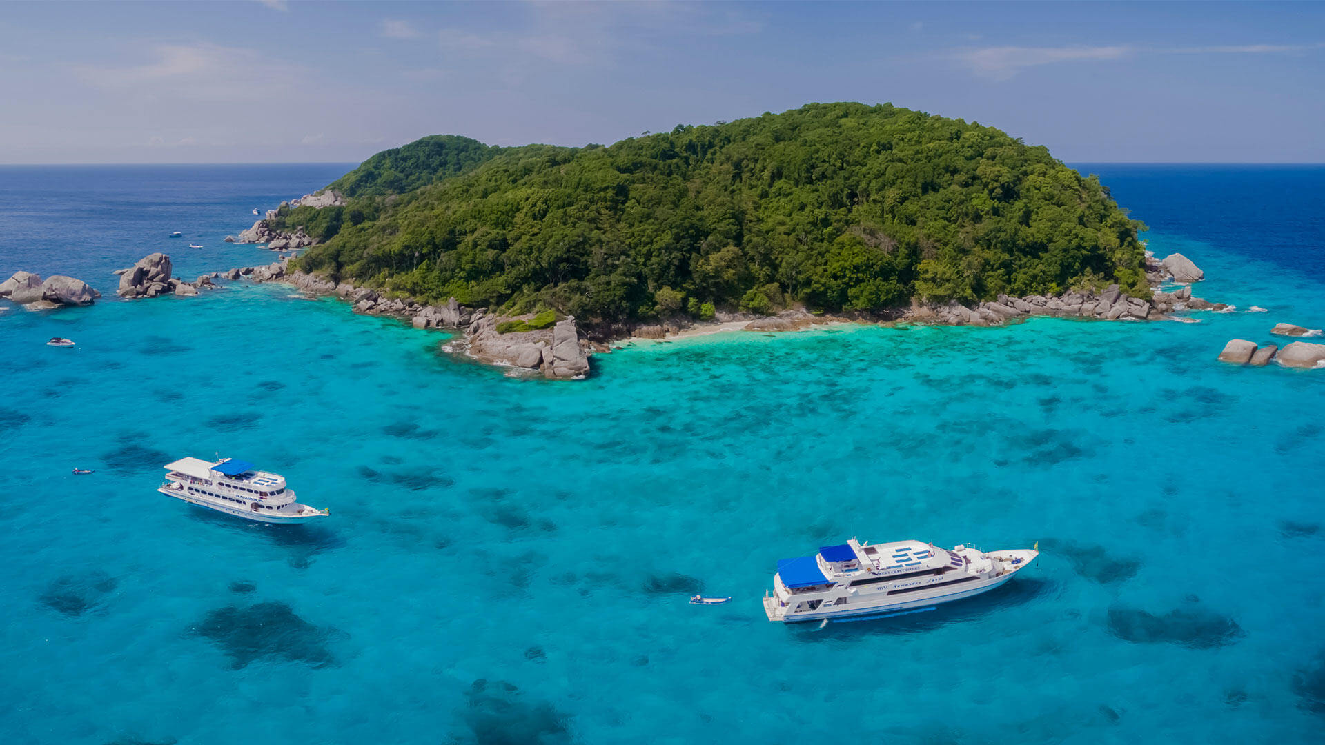 Liveaboards to the Similan Islands from Phuket and Khao Lak