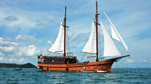 Luxury Liveaboard Diving with Sunrise Divers