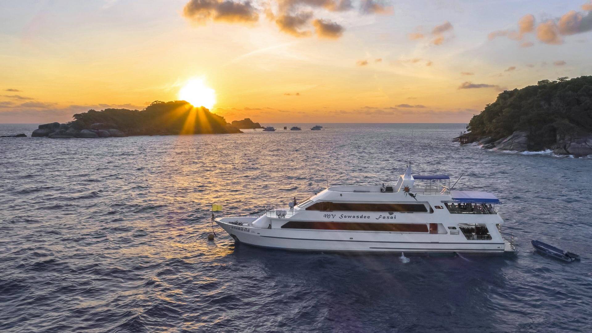 Khao Lak Liveaboard Trips to the Similan Islands and Richelieu Rock