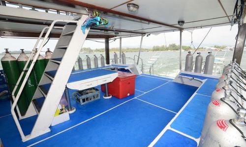 Andaman Tritan - Dive Deck