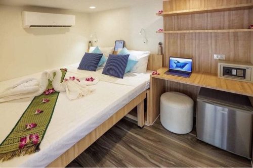 Blue Dolphin - Upper Deck Master Cabin