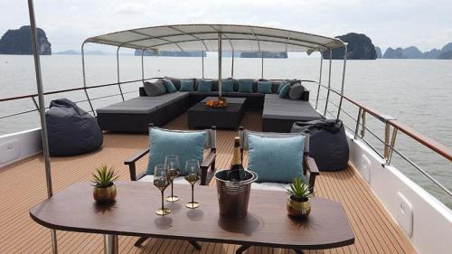 Siam Princess - Phuket Boat Charter