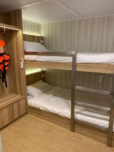 Deluxe Twin Bunk Bed Cabin - Main Deck