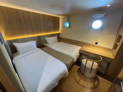 Dive Race Lower Twin Cabin