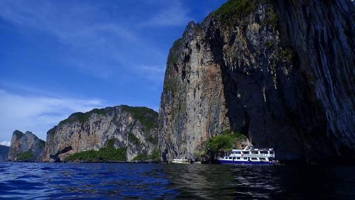 Mandarin Queen Day Trip Phi Phi Island