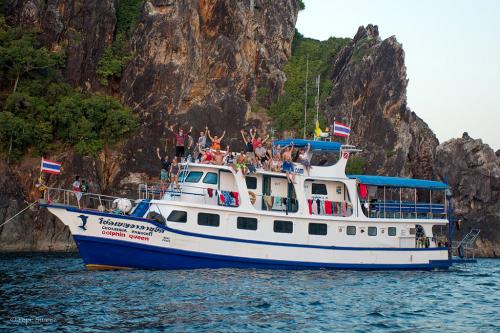 Dolphin Queen Liveaboard | Similan and Surin Islands | Sunrise Divers