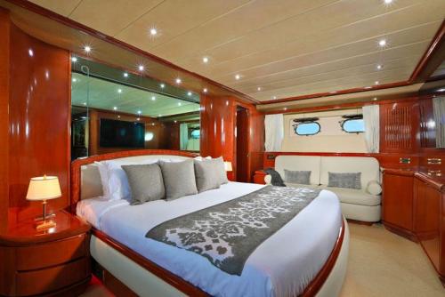 Falcon Super Yacht Charter Phuket Master Suite