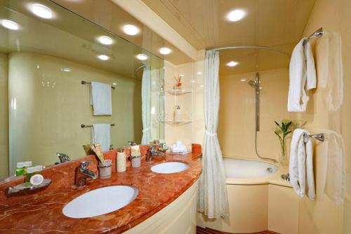 Falcon Superyacht Charter Bathroom