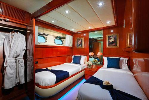 Falcon Superyacht Charter Phuket Twin Cabin