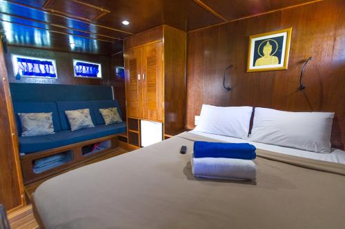 Master Double Bed Cabin - Upper Deck