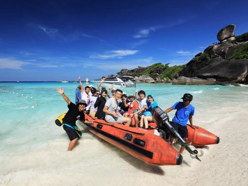 Hallelujah - Similan Beach Visit