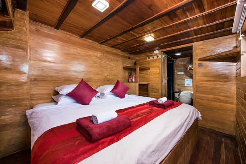 Master Double Cabin La Galigo Liveaboard