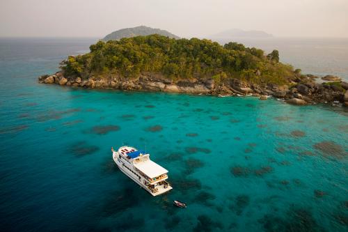 Pawara Liveaboard / Similan - Surin Islands / 4 Nights - Sunrise
