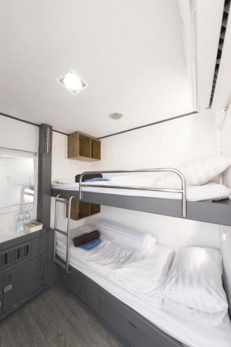 Deluxe Bunk Cabin A1, A2 - Upper Deck