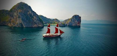 The  Phinisi - Thailand Liveaboard