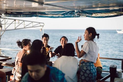 Dive Chat on board Peter Pan Thailand