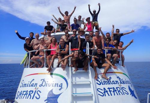 Similan Explorer - Happy Divers!