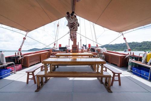 Dining Relaxing Area - Main Deck